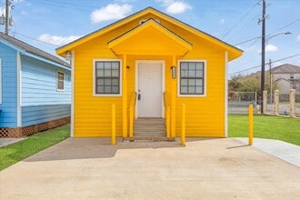 Building Photo - 11357 Gil Rodriguez Lp W