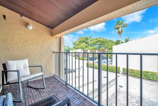 Building Photo - 740 E Coco Plum Cir