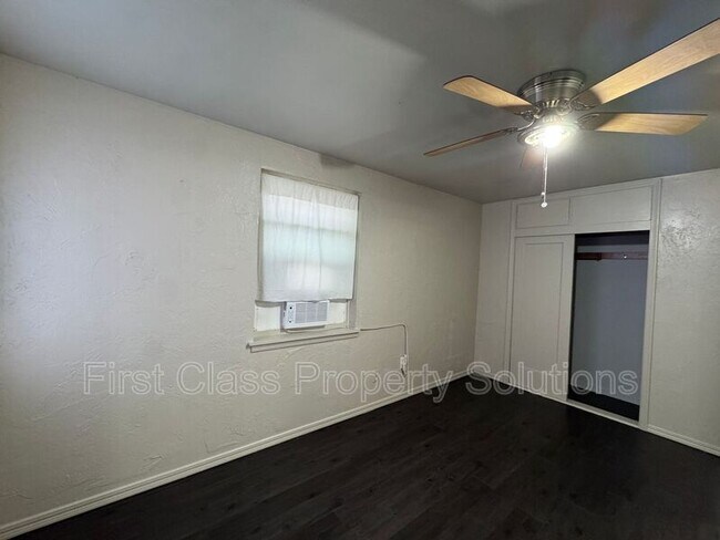 Building Photo - 3808 SE 15th St