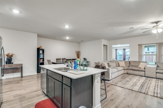 Building Photo - 8366 Slowburn Dr