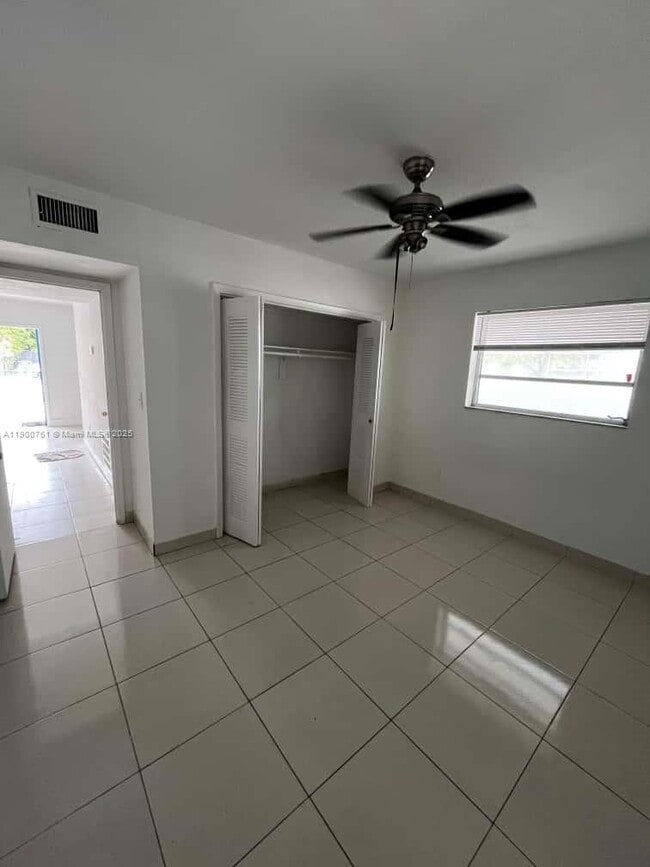 Building Photo - 1698 NE 147th St