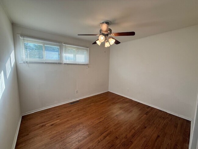 Building Photo - Cozy Home with Character