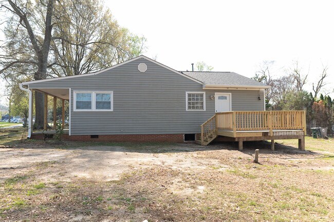 Building Photo - Updated 3 Bed 2 Bath Home in Greensboro