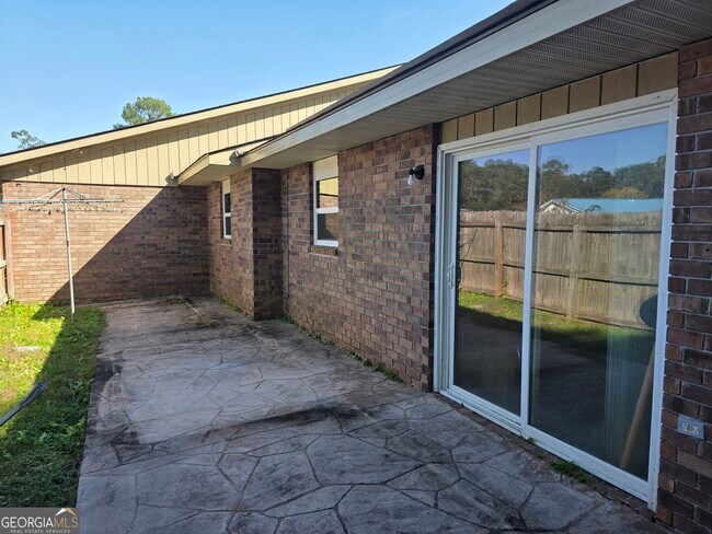 Building Photo - 312 W 5th St