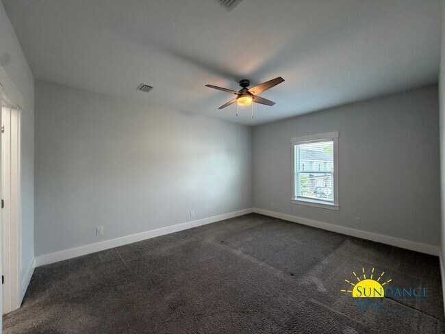Building Photo - Gorgeous 2 Story 4 Bedrooms Townhome in Fort Walton Beach!