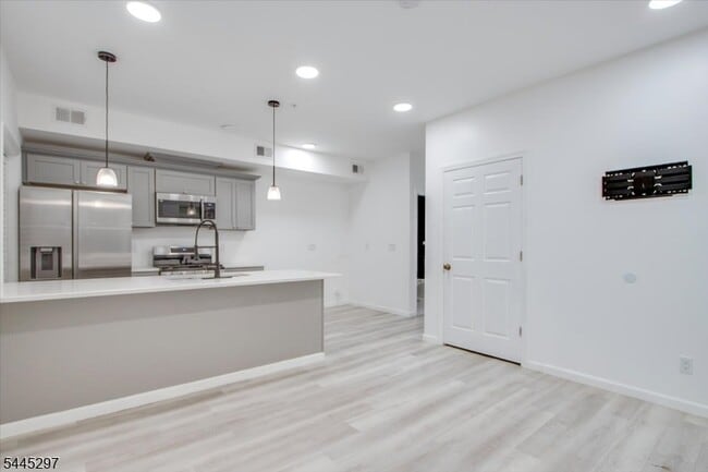 Building Photo - 500 S 18th St