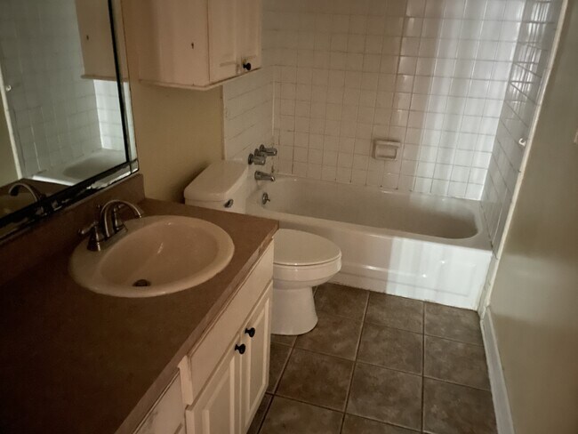 Building Photo - 1483 Wooddell Dr