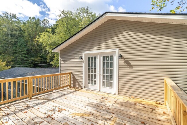 Building Photo - 770 Mahoney Rd