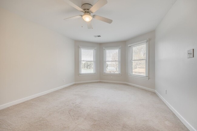 Building Photo - Charming 2 bed 2 bath condo with great water views in gated community in Charlotte on Lake Wylie!