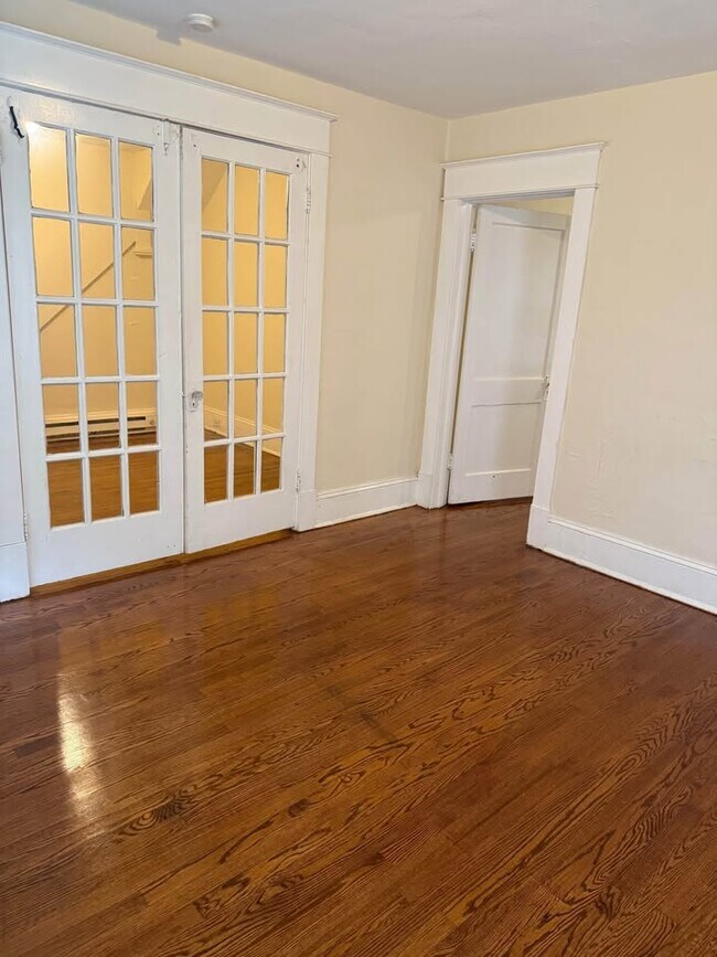 Building Photo - 668 Montrose Ave SE