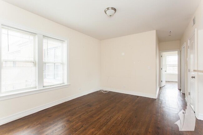 Building Photo - 2 bedroom in Chicago IL 60613