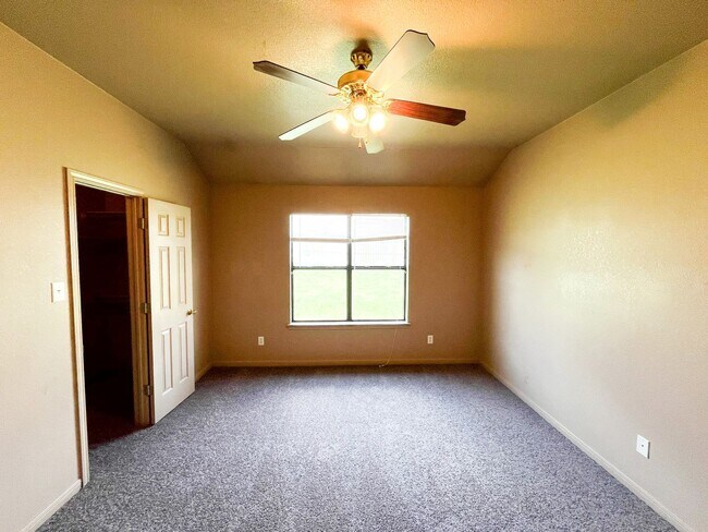 Building Photo - 1303 Nicholas Cir