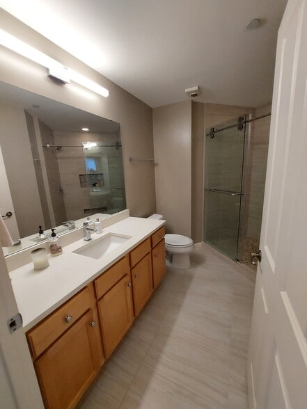 2nd Bathroom - 500 E Grant St