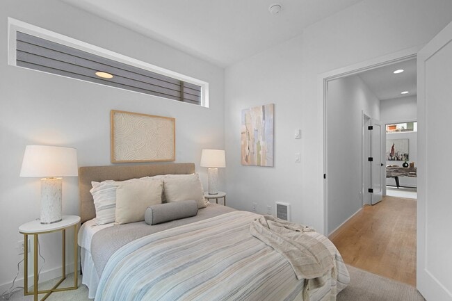 Building Photo - New Luxury Townhome in Seattle 3bed/2bath ...