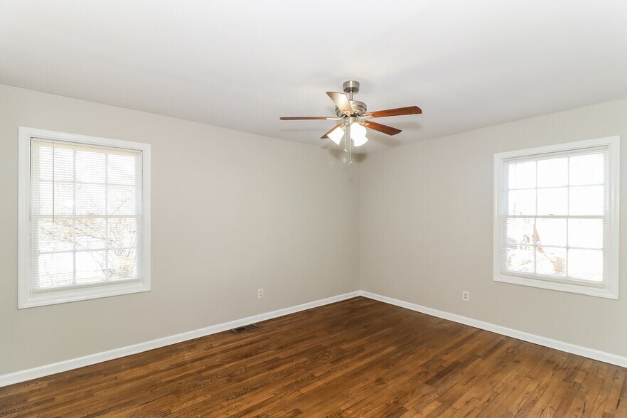 Building Photo - 454 New St