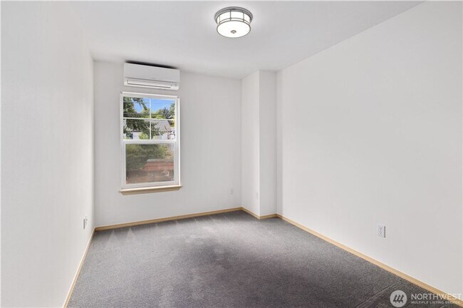 Building Photo - Spacious 3bd/3ba Townhouse