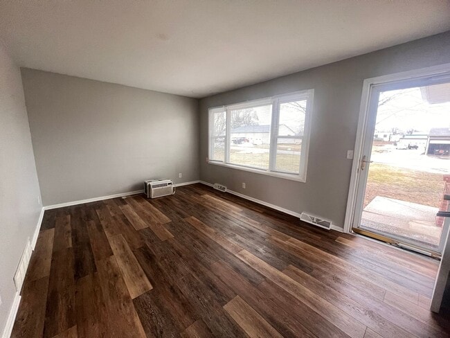 Building Photo - Four Bedroom Duplex in Jenison!