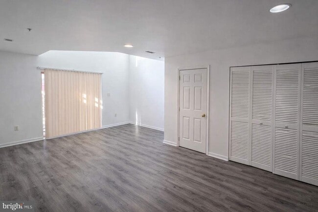 Building Photo - 43 Bank Spring Ct