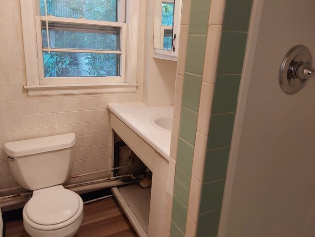 Building Photo - 103 E Stuart St