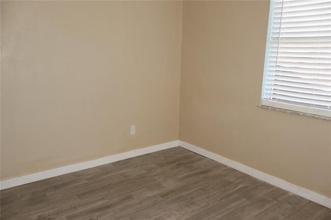 Building Photo - 4732 W Lawn Ave