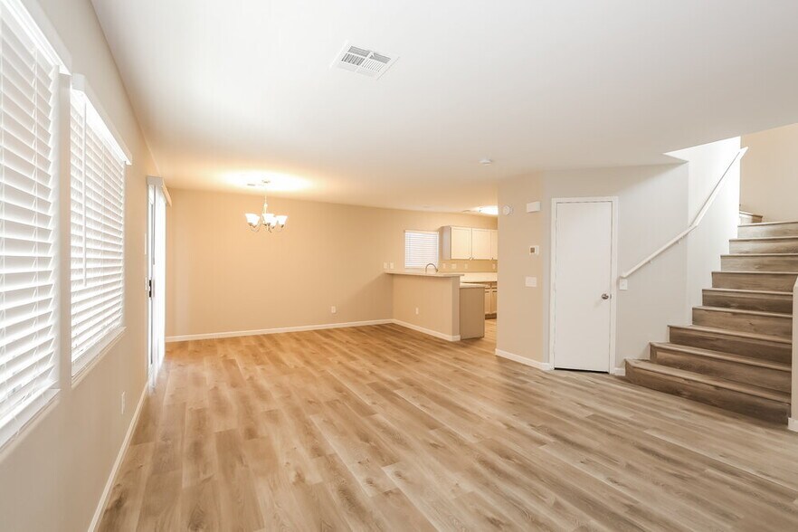 Building Photo - 5325 Cholla Blossom Ct