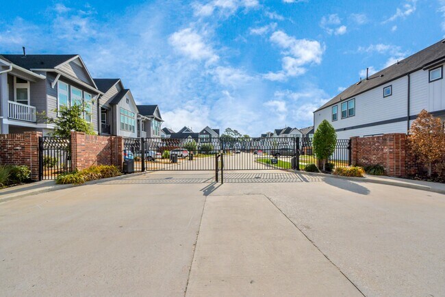 Building Photo - 731 Strawberry Pines Ct