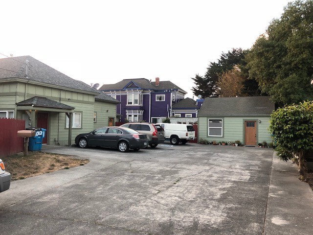 Building Photo - 1021 E St