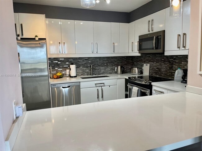 Building Photo - 20281 E Country Club Dr