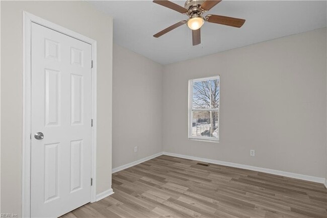 Building Photo - 926 W 26th St