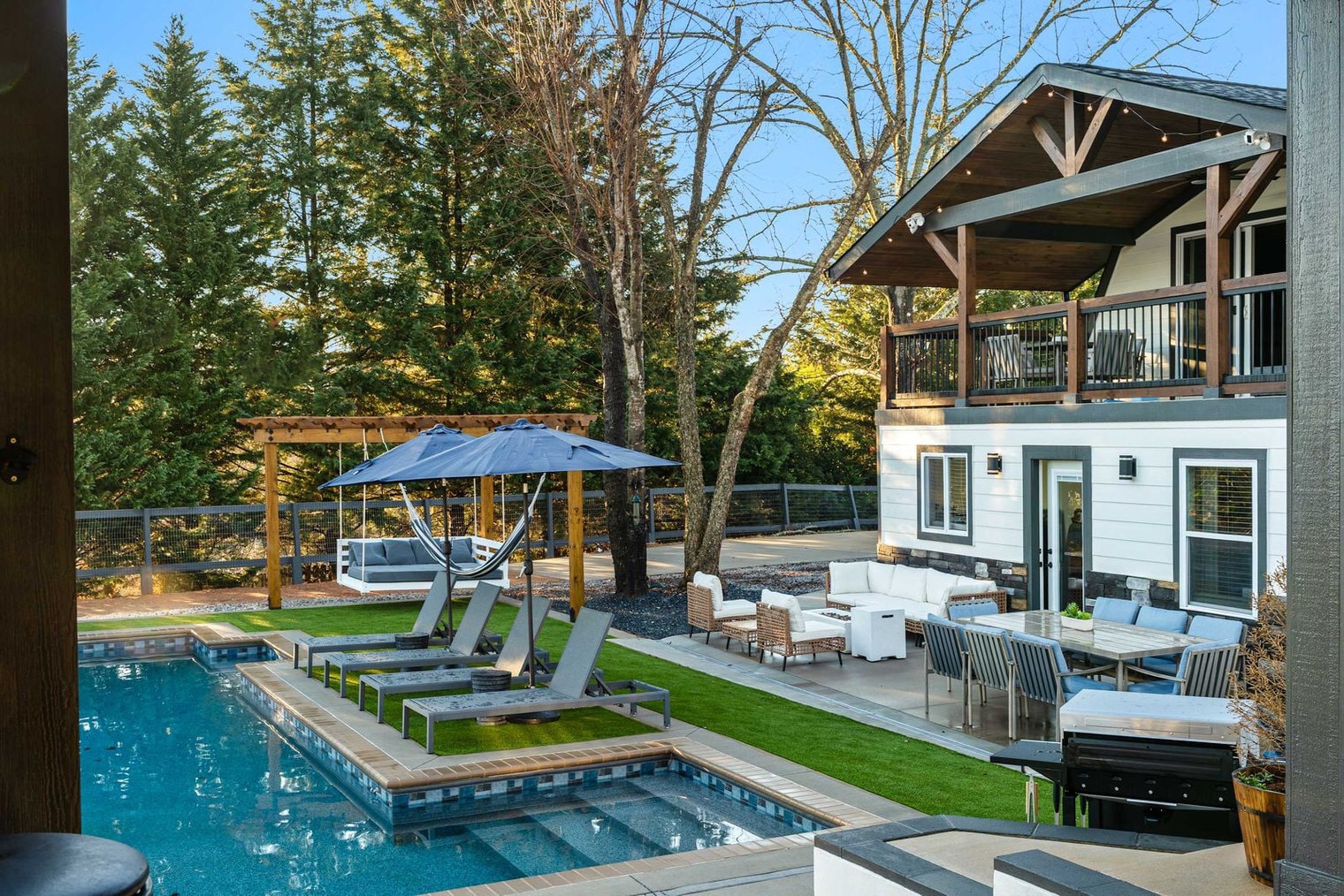 Building Photo - 10 Penny Ave