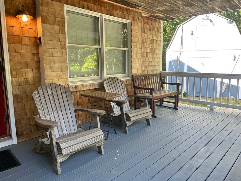 Cozy covered front porch. perfect for sitting at with your morning coffee. - 25 Theroux Dr