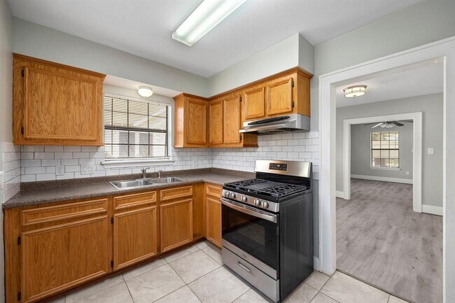 Building Photo - 4605 Beggs St