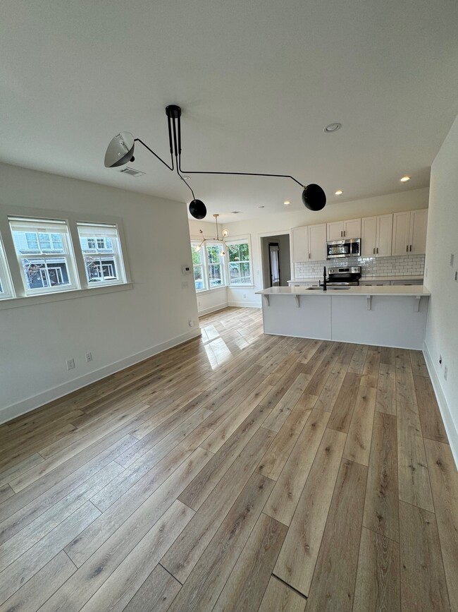 Building Photo - 509 Rosedale Ave