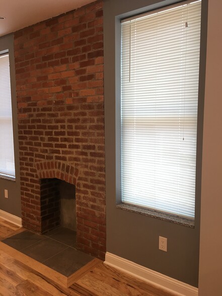 Decorative Fire Place - 296 Kelton Ave