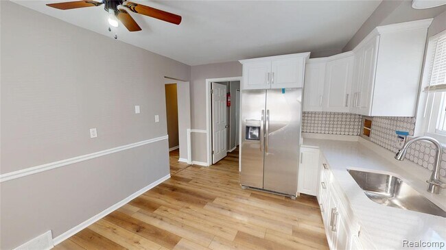 Building Photo - 1177 Connie Ave