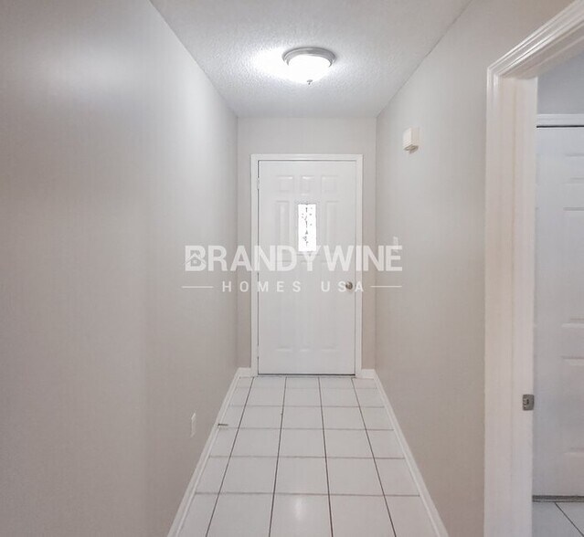 Building Photo - 7120 La Casa Dr