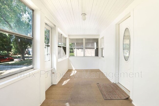 Building Photo - 1113 Douglas Ave