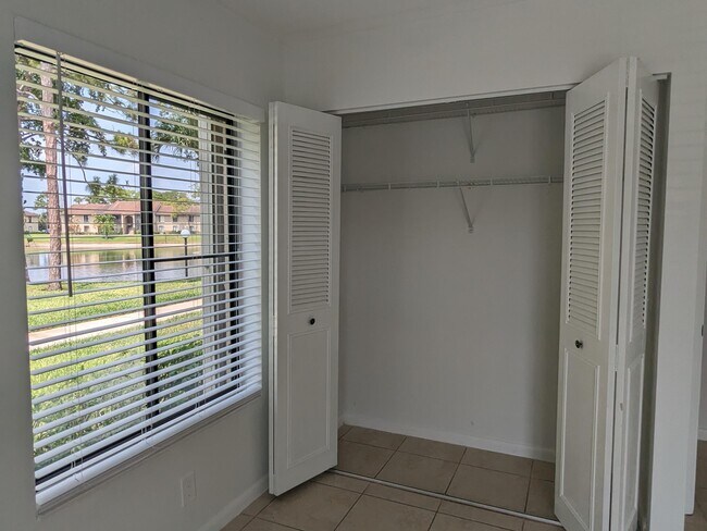 Building Photo - 711 Sunny Pine Way