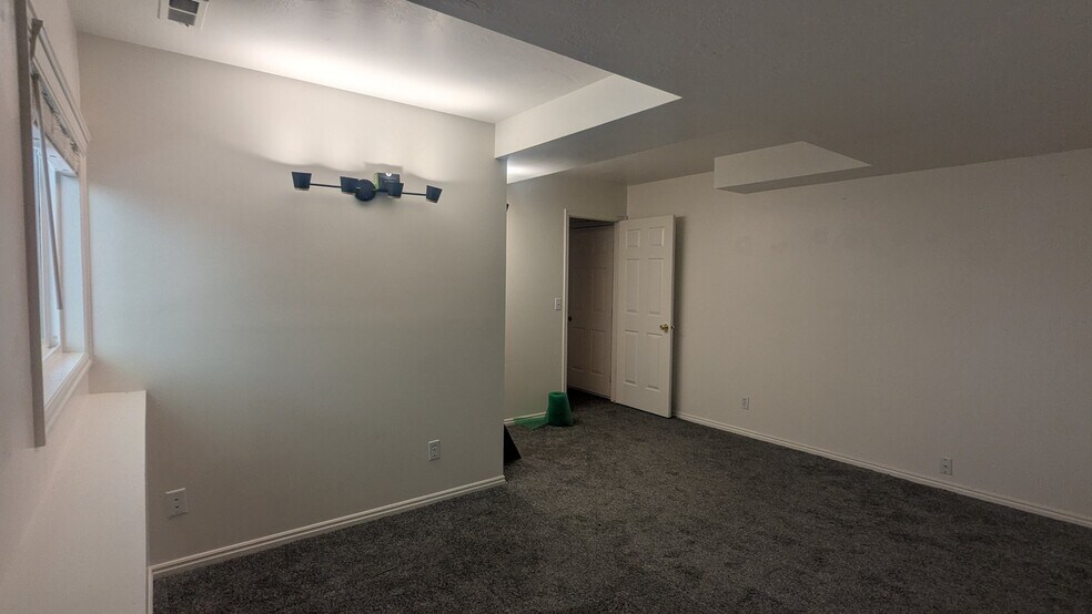 Building Photo - 5557 Walden Glen Dr