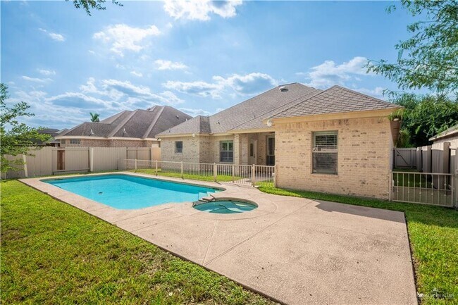 Building Photo - 28 Santa Monica St