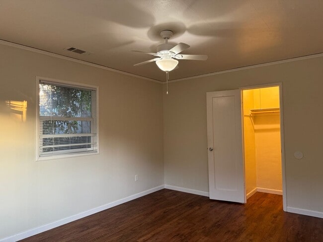 Building Photo - 2 Bed 1 Bath House in Oakland