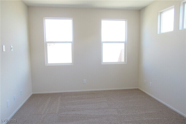 Building Photo - 2124 Del Aqua Ave