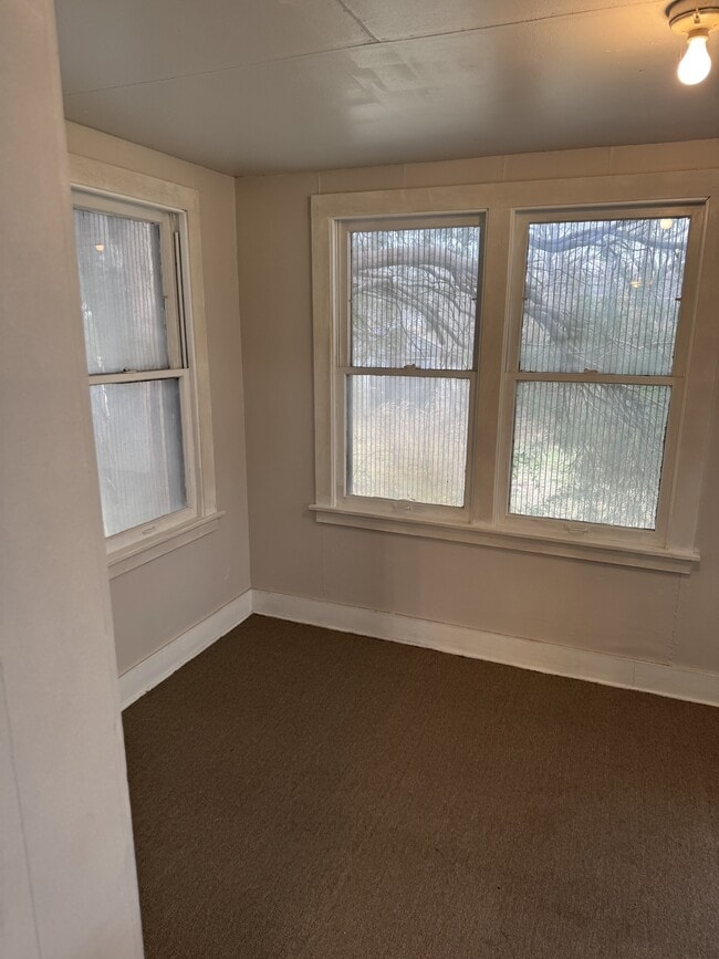 Building Photo - 2508 SE Kentucky Ave