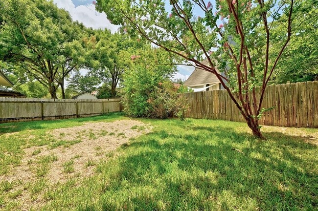 Building Photo - 10612 Watchful Fox Dr