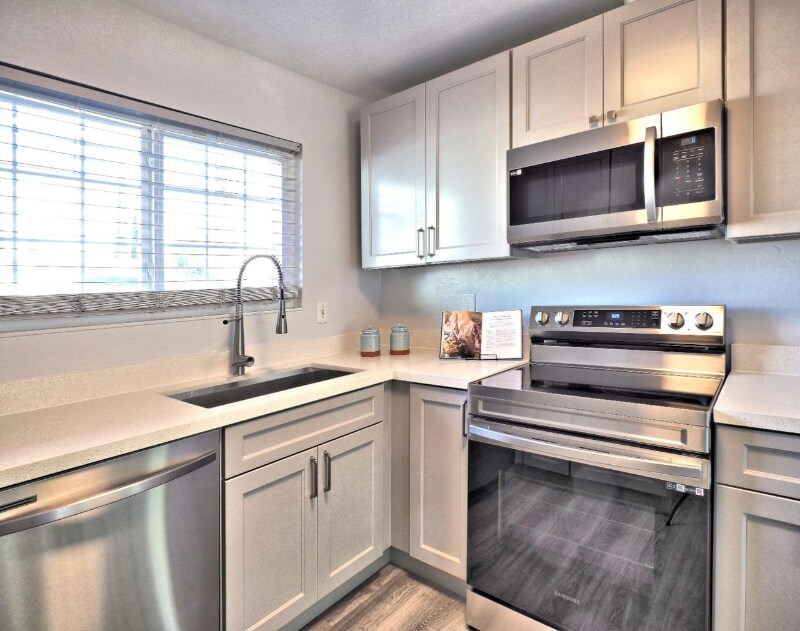 Building Photo - 3120 Hemlock St