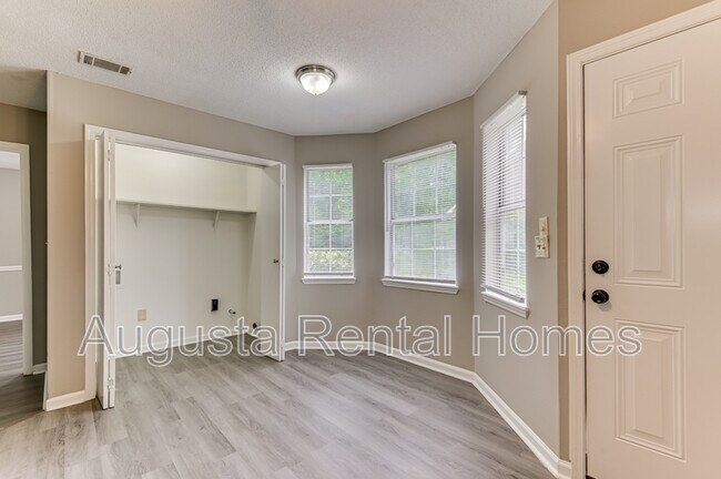 Building Photo - 2960 Glenn Hills Dr