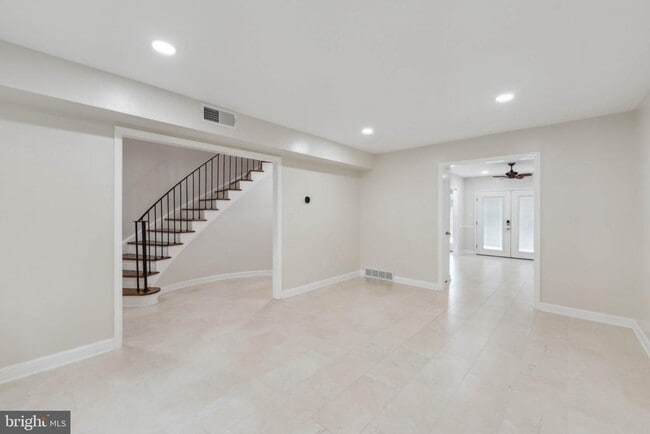 Building Photo - 6008 Waterbury Ct