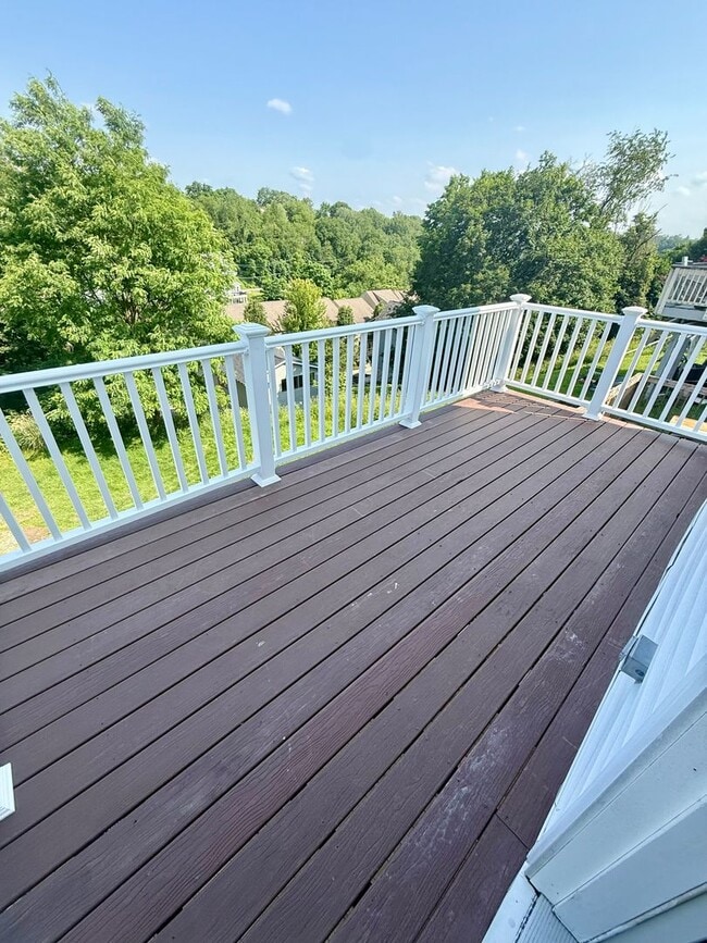 Building Photo - Large House with A/C, deck, updated kitchen, laundry, pet friendly September 1st