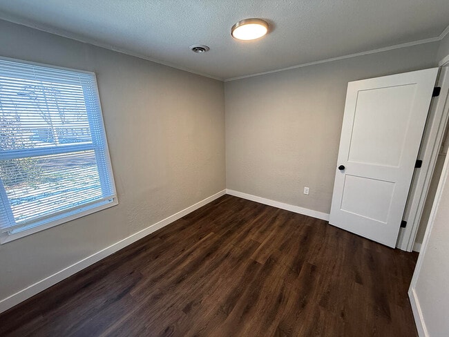 Building Photo - 210 Highview Ave