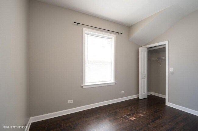 Building Photo - 2 bedroom in CHICAGO IL 60618